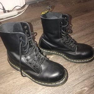 black dr martens